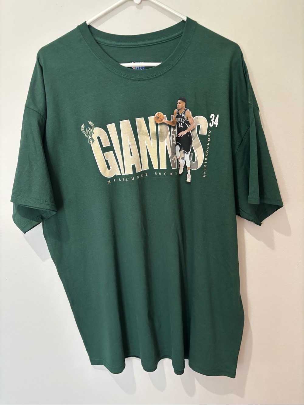 New Milwaukee Bucks Giannis Men’s 2XL Shirt